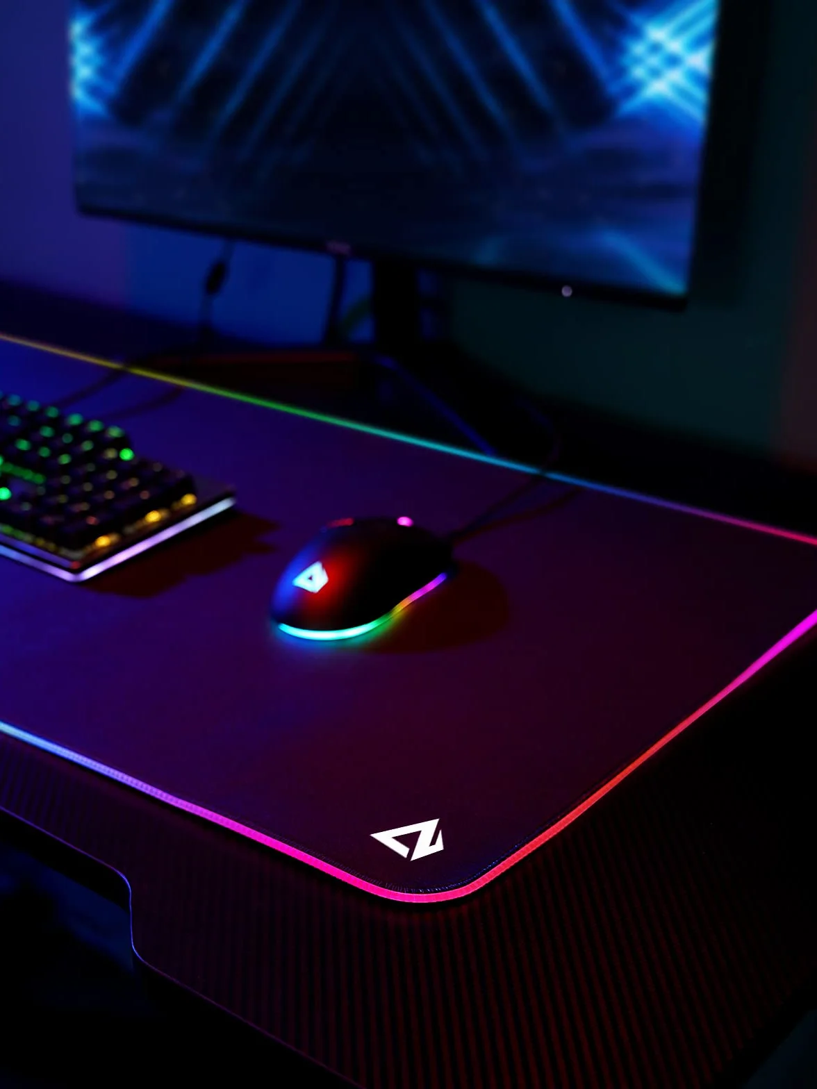 Tapis de Souris de Jeu RGB XXL 900x400x4 mm, 7 Couleurs LED, 11 Modes, Surface Imperméable, Base Antidérapante